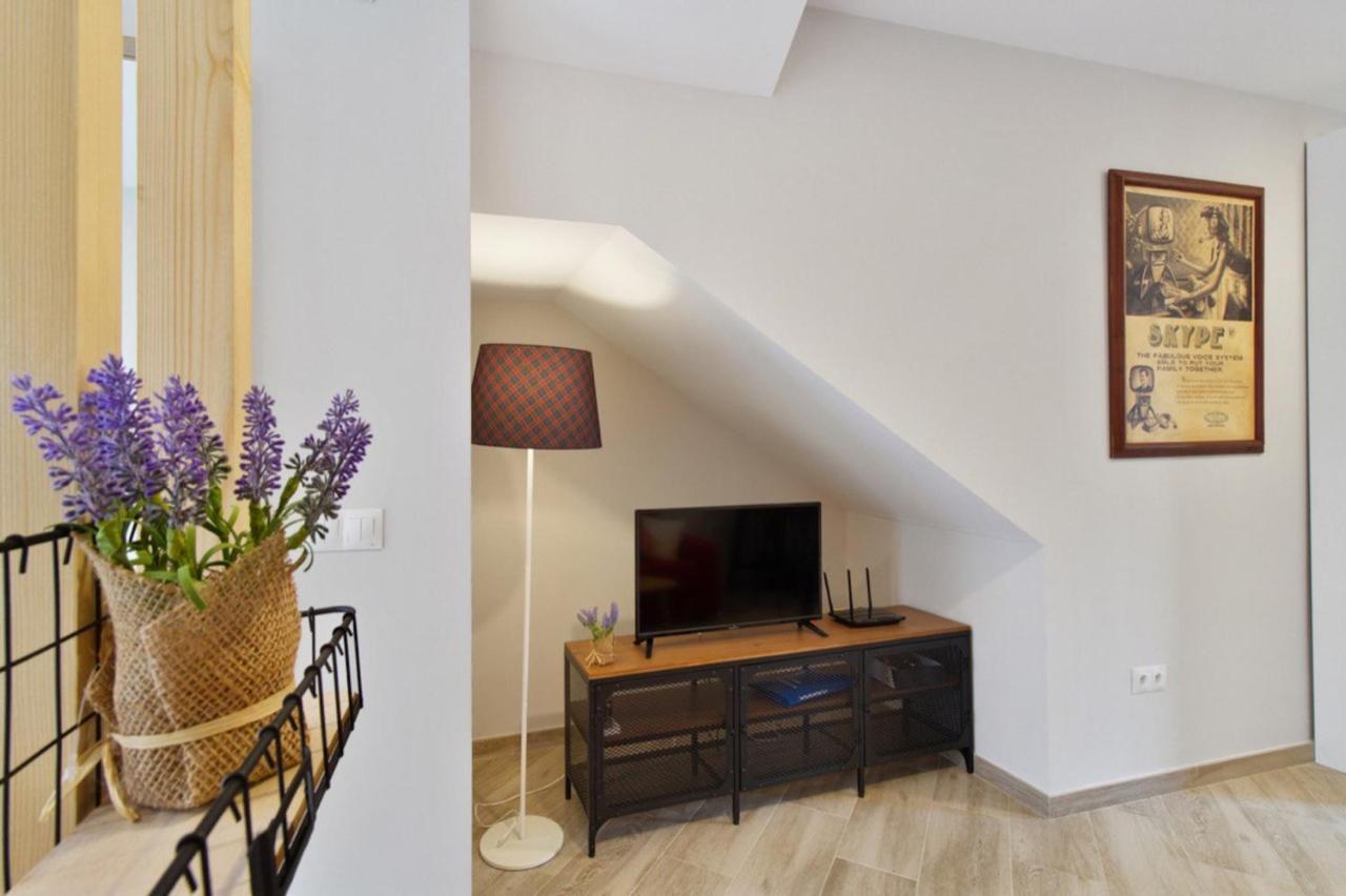 Barcelo 21: Centrally Located Attic with Terrace and Studio Retreat Malaga Exterior photo