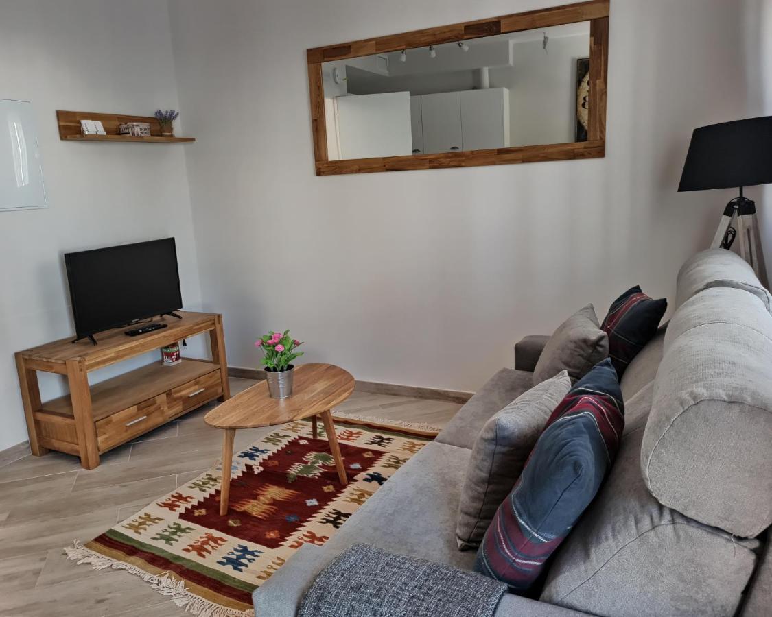 Barcelo 21: Centrally Located Attic with Terrace and Studio Retreat Malaga Exterior photo
