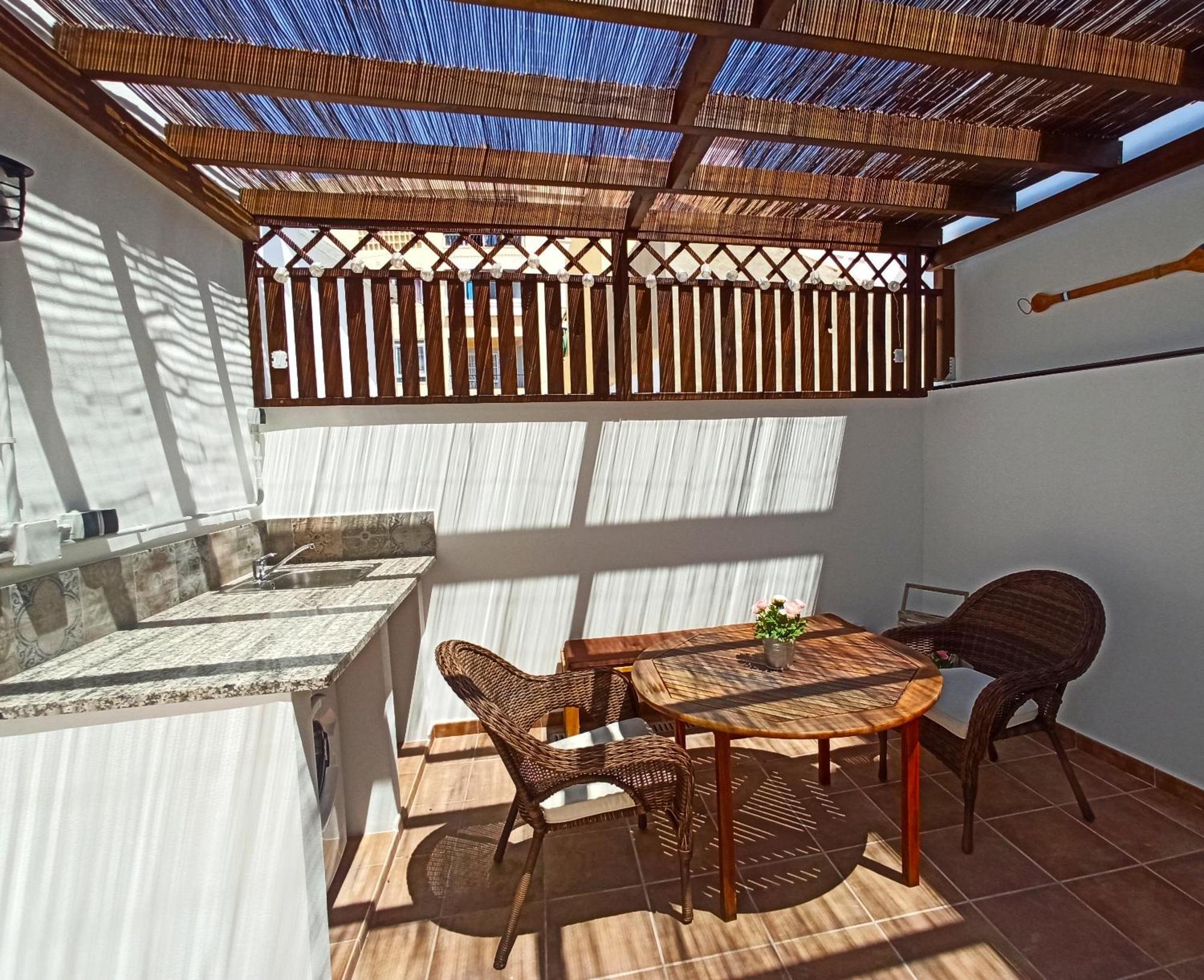 Barcelo 21: Centrally Located Attic with Terrace and Studio Retreat Malaga Room photo